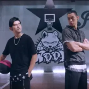 周杰倫新歌 MV 太屌了！請來 NBA 球星「林書豪」同台大秀琴藝、合體尬舞！