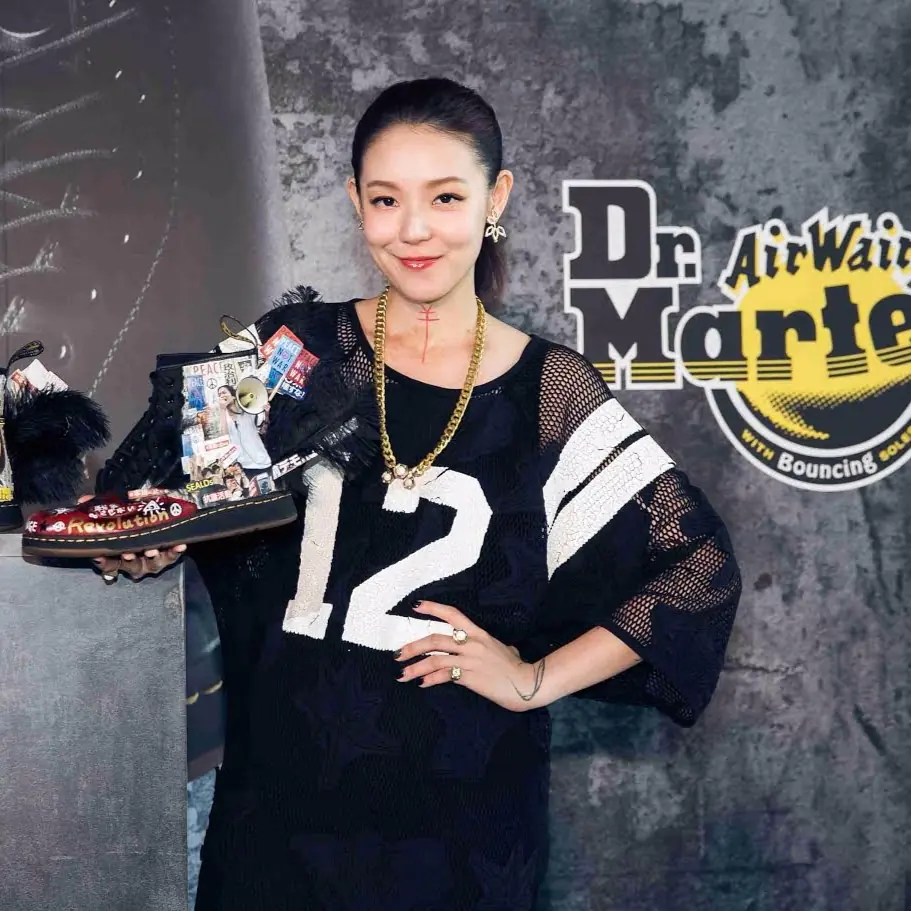 太狂！經典靴牌的世紀進化！歐陽靖 x 刺青藝術家 x 「 Dr. Martens 」