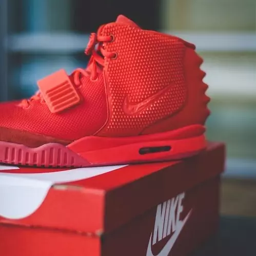 奇蹟的一雙！肯爺與 Nike 推出 Air Yeezy 2 的價格居然上升了 10 倍