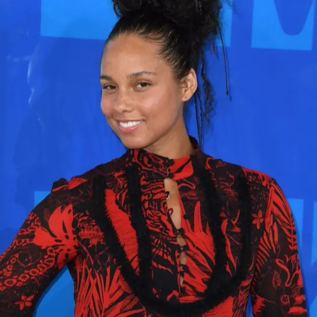 Alicia Keys 沒化妝走紅毯竟遭罵翻　其實這些明星也是素顏參加 VMA！