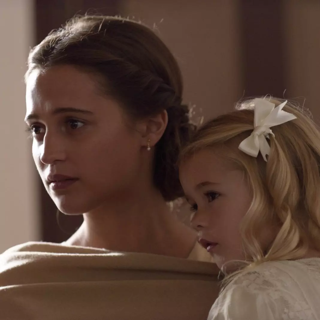 Alicia Vikander 與 Michael Fassbender 定情作！《 The Light Between Oceans 》探討理智與感情的兩難掙扎！