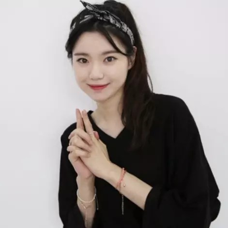 一件小配件竟能瞬間為造型大加分？它就是日本女生與歐美時尚達人熱捧的領巾！