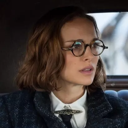 Lily-Rose Depp 與 Natalie Portman 主演《 Planetarium 》預告片釋出！超時尚復古造型讓人驚豔！