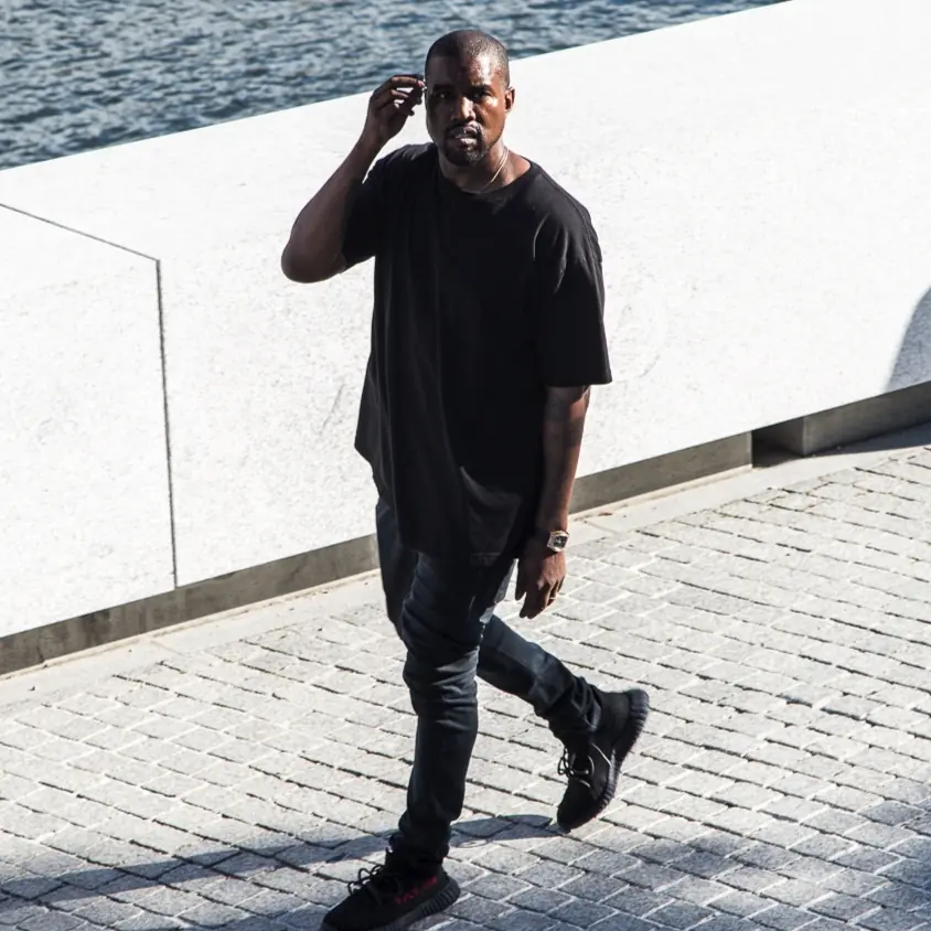 肯爺新作發表！「YEEZY Season 4」 展場眾星雲集，多款全新 YEEZY 搶先曝光！