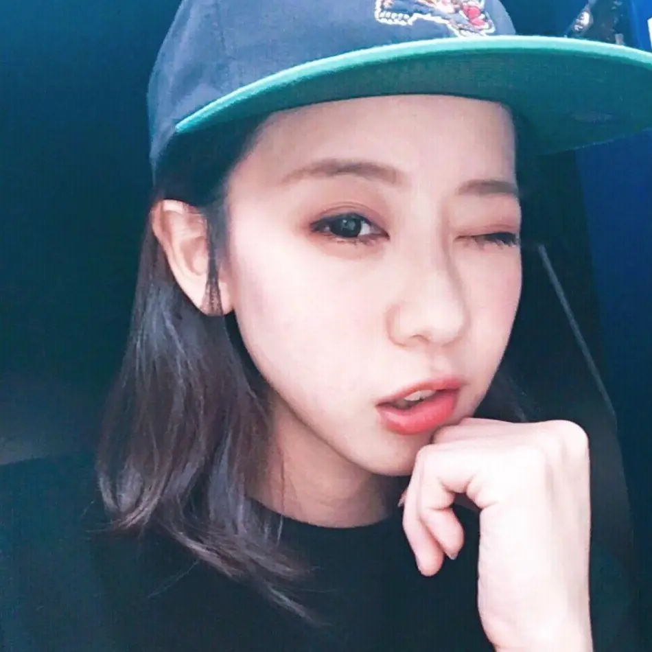 【潮妹一週間】甜美女孩怎麼穿出「帥氣街頭感」？世新「自然系正妹」示範給妳看！