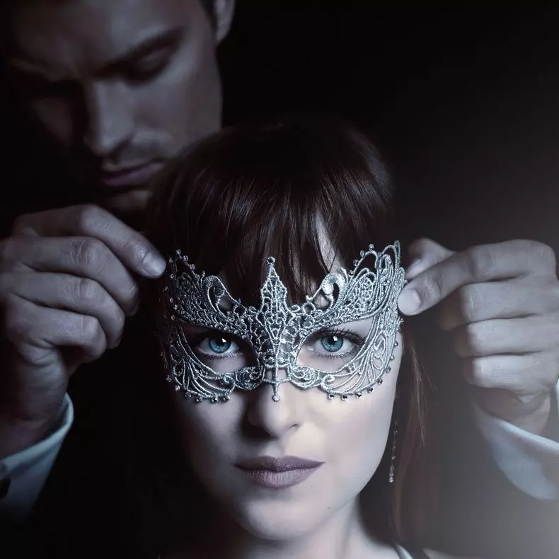 期待已久了吧！讓人臉紅心跳的格雷二部曲《 Fifty Shades Darker 》預告片發佈了！