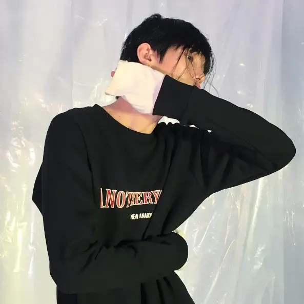 秋天必備寬大感 T-shirt ，四種搭配法則展現潮流時尚