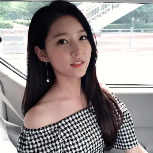 不只演技暴風成長！還記得當年《大叔》的小女孩嗎？小童星金賽綸 16 年的驚人美貌蛻變史！