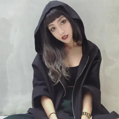 暗黑系潮妹 Part. 2！這 5 位「酷辣妹」的美跟黑色一樣百看不膩！