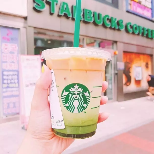 好想喝一口啦！韓國星巴克推出限定款抹茶口味～還有漸層蛋糕未免也太誘人了吧！