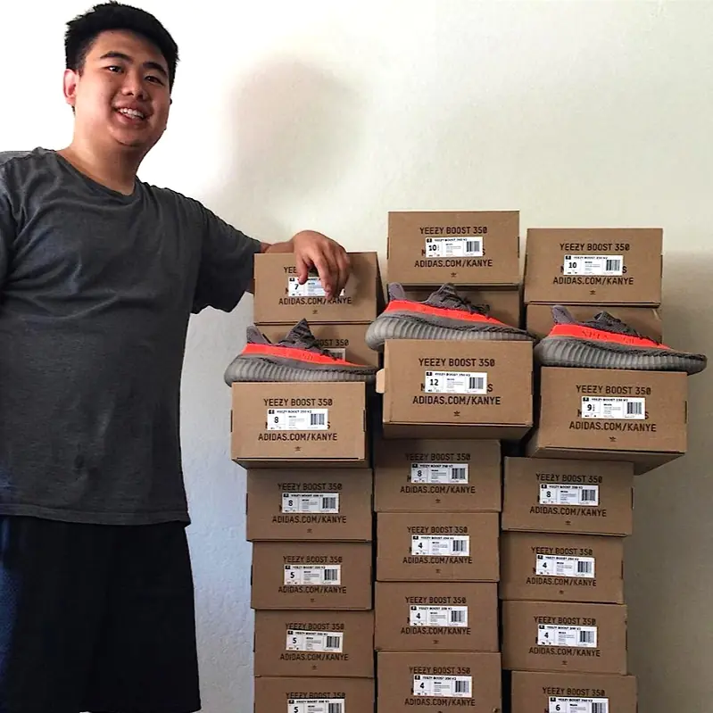 YEEZY Boost 350 V2 還沒開賣　這位仁兄又搶先拿到了數十雙！