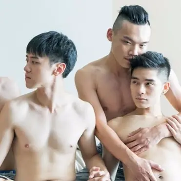台灣短片最大尺度！周賢忠豁演「全裸床戰」　鮮肉團情慾戲碼引爆話題　