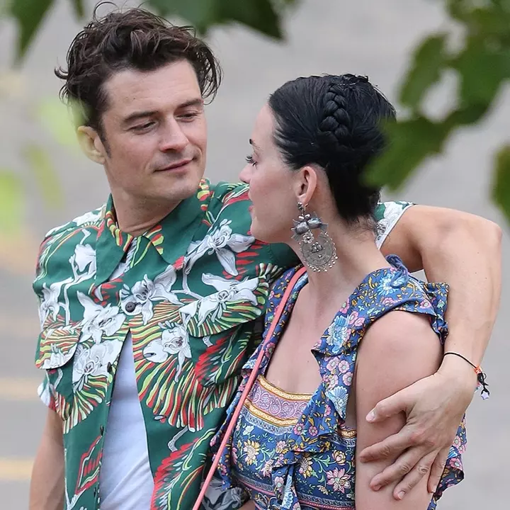 墨鏡準備好！稱 Orlando Bloom 為王子，Katy Perry 靠一雙襪子 IG 放強勁閃光彈！