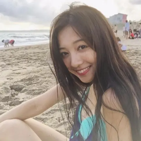 台大新女神！高學歷微笑正妹吳怡德比基尼太性感  網友：緬懷台大五姬幹嘛？