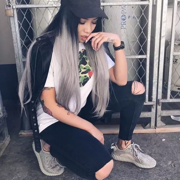 【看妹還看鞋】只有男生愛 Yeezy？當潮妞穿起它們，氣場強到讓你一秒認輸！