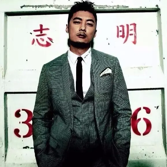 經典續作《春嬌救志明》將於明年上映，先來複習余文樂在戲中的經典單品吧！