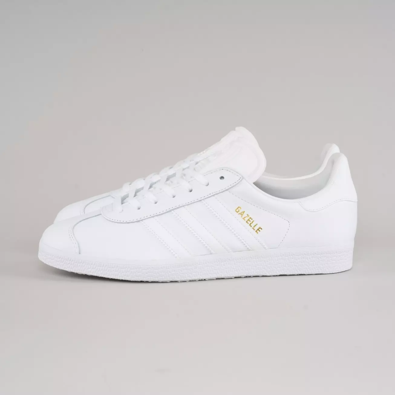 荷包要出事了！adidas Originals 近日最火紅的 Gazelle 全白款上架！