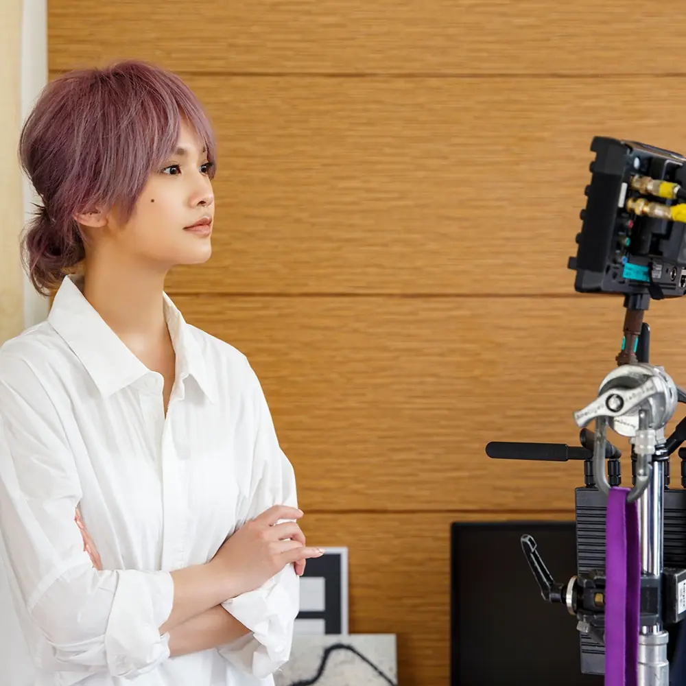 楊丞琳初執導筒上演《刺青 2》？好友阿 Sa 獻出女女吻　詮釋單身女子的日常　不敵孤單崩潰大哭