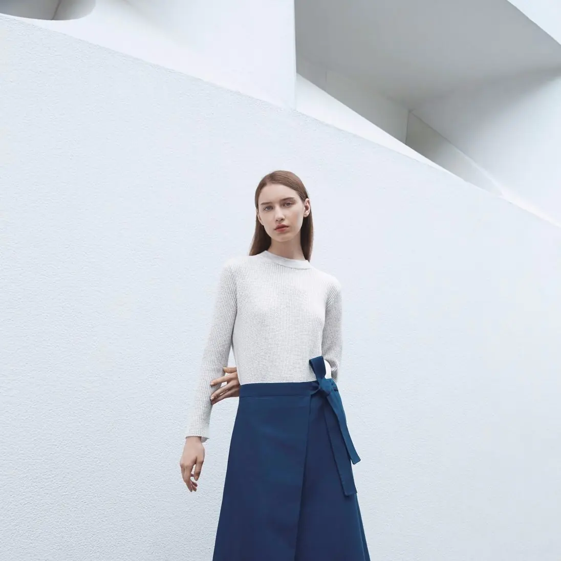 COS X Agnes Martin 合作，打造完美簡約幾何風格