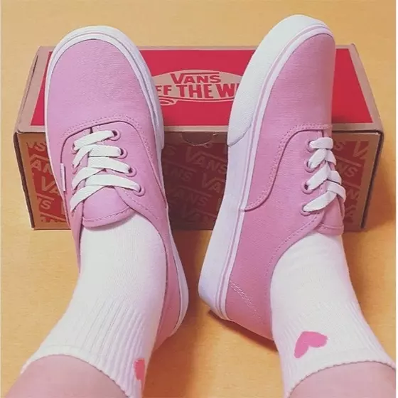 這粉紅色誰看到都會心動！去韓國別錯過這幾對 Vans 期間限定款！