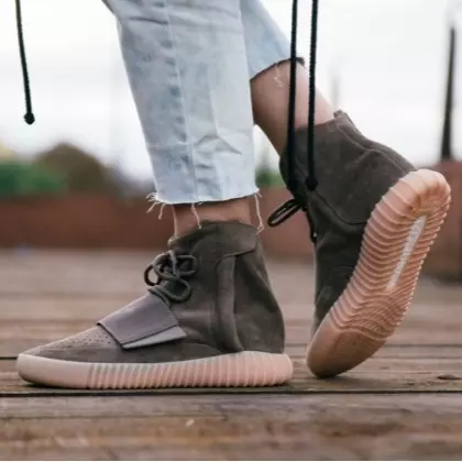 周六發售向 Nike 下戰帖！adidas Yeezy Boost 750「巧克力」上腳照一覽！