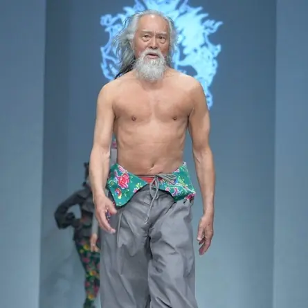 80 歲裸上身走秀打趴小鮮肉！王德順：只要你努力，一切都不會太晚！