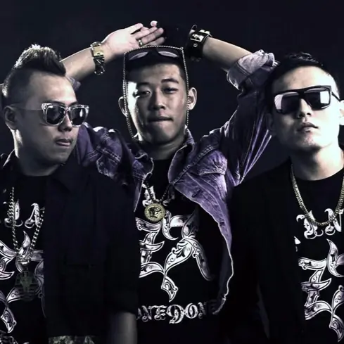 唱完只想抱著兄弟好好痛哭一場！到 KTV 點這 10 首歌曲讓你們變麻吉！