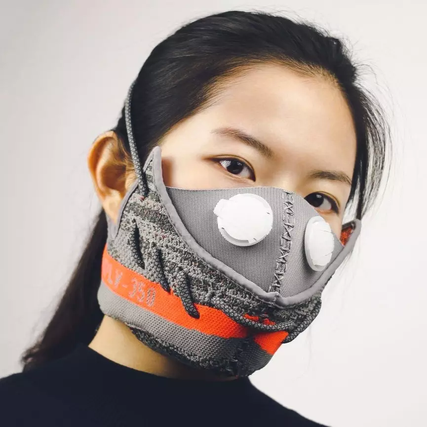 Yeezy Boost 還有這麼多功用　當口罩之外還可以做慈善！