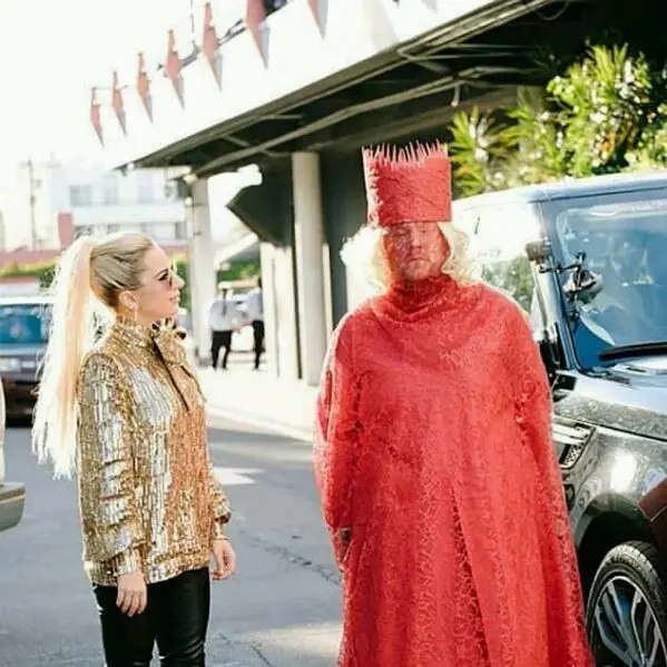 Lady Gaga 參加車上卡拉 OK　詹姆斯柯登搞笑 COPY 卡卡經典前衛服裝！