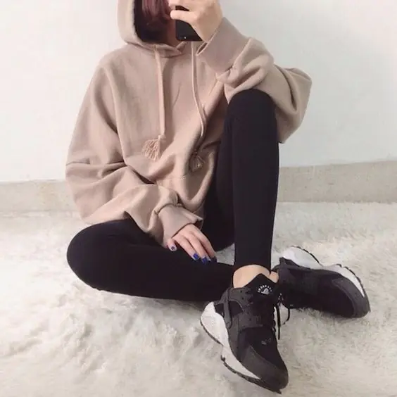 一件 Graphic Hoodie 的時尚力量，更勝千萬行頭！