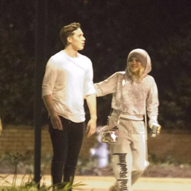 年輕男星都愛她？布魯克林深夜與小賈前女伴 Sofia Richie 散步幽會！