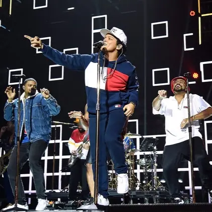 懶人包一次看完！2016 EMA 歌手最佳表演大排行　現場爽度最高的冠軍是...