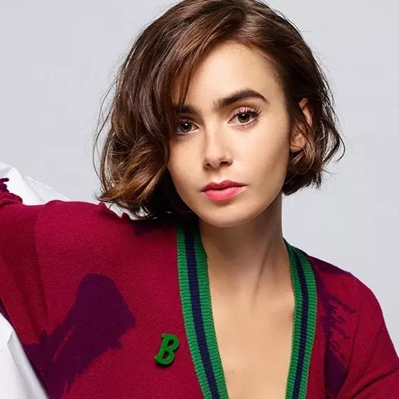 還是覺得長髮好！短髮的 Lily Collins 把頭髮重新接回去！
