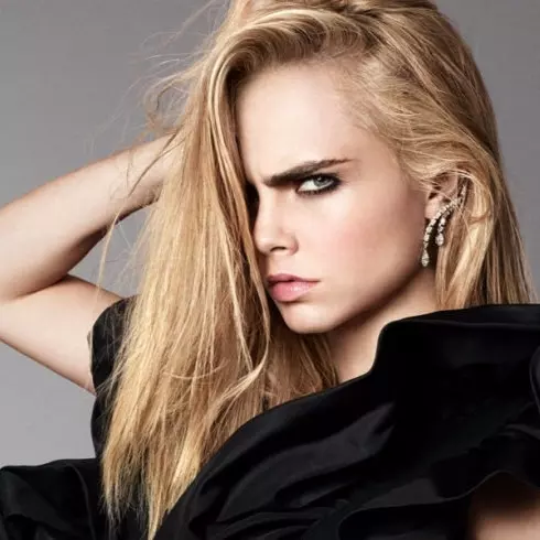 Cara Delevingne 又有新紋身了！新作竟由閨蜜 Amber Heard 操刀！