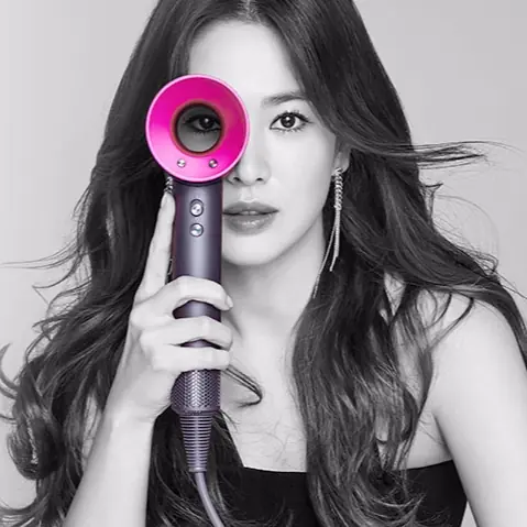 宋慧喬拍攝 Dyson 吹風機廣告　流利中文跟台灣觀眾問好讓大家融化！
