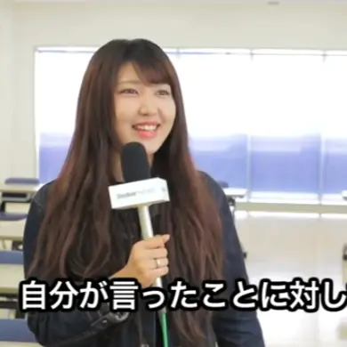即使笑話超冷也會對他甜笑？日本女孩在喜歡男生面前會展現的「演技」！