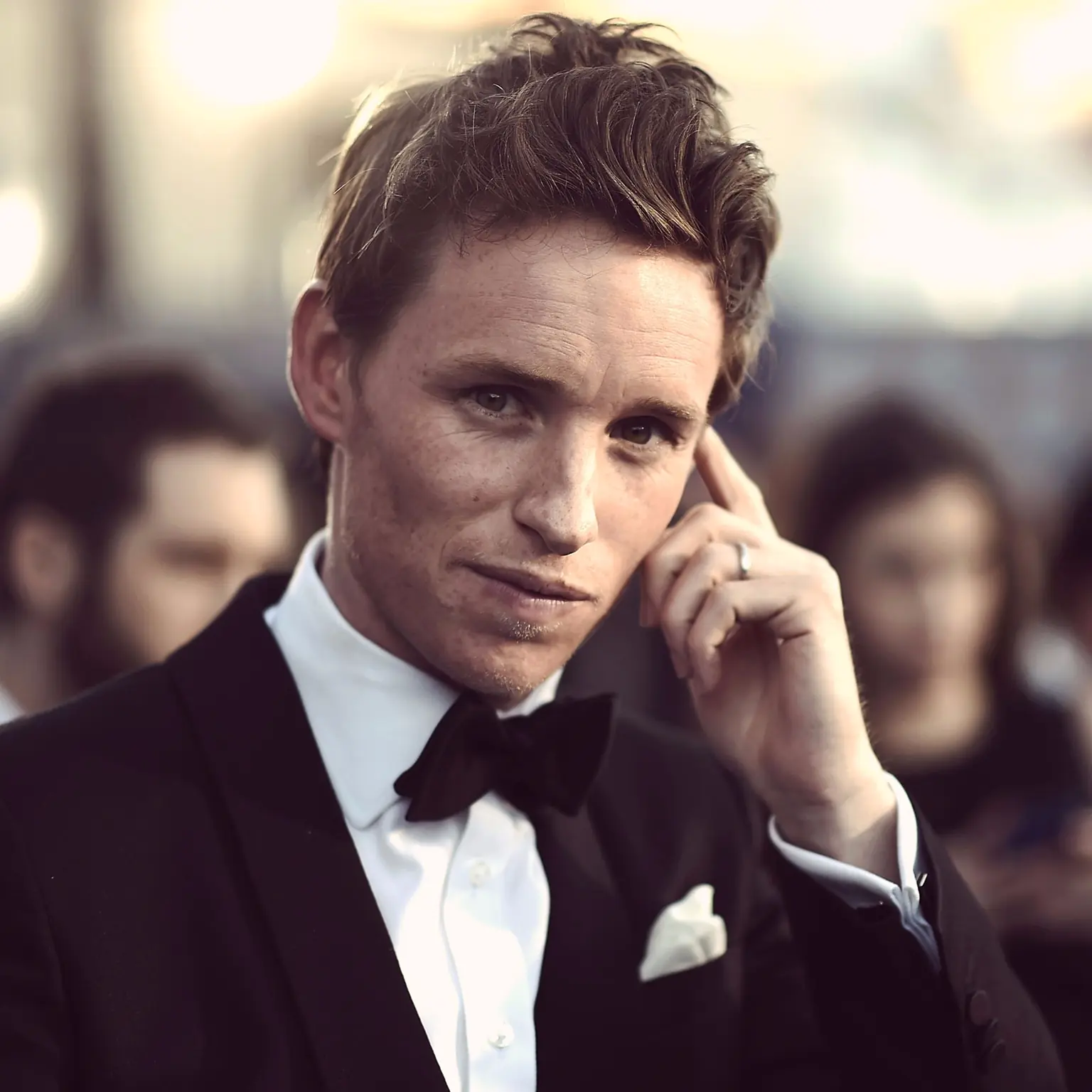 又來？！被傳與 Taylor Swift 交往中，看 Eddie Redmayne 怎樣正面劃清界線吧！