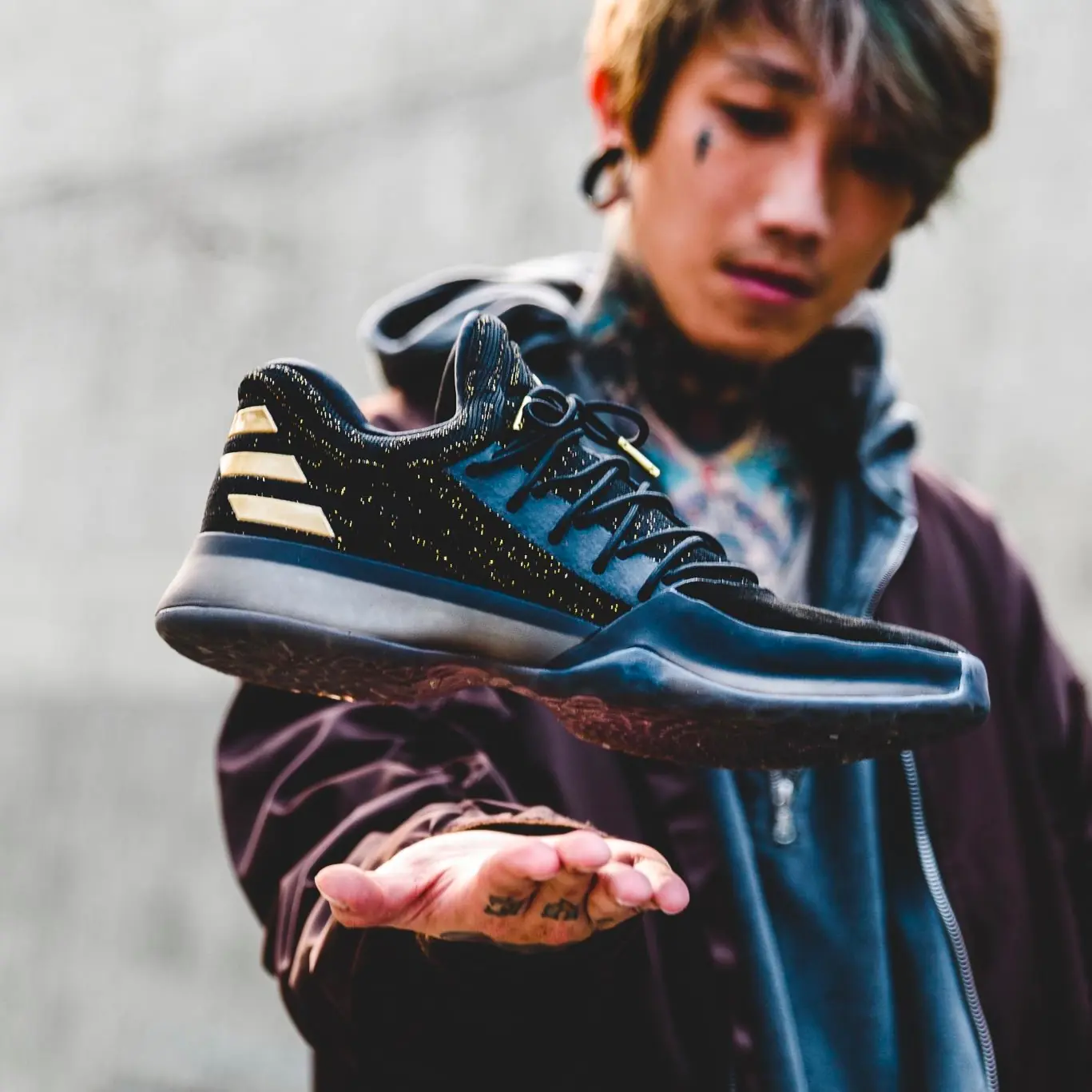 硬派潮人上腳示範一鞋三搭 adidas Harden Vol.1 霸氣宣示街頭主權！
