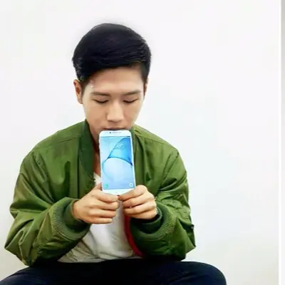 大學生都在瘋這一機？屏東男大生實測體驗！A8到底是怎麼一回事～
