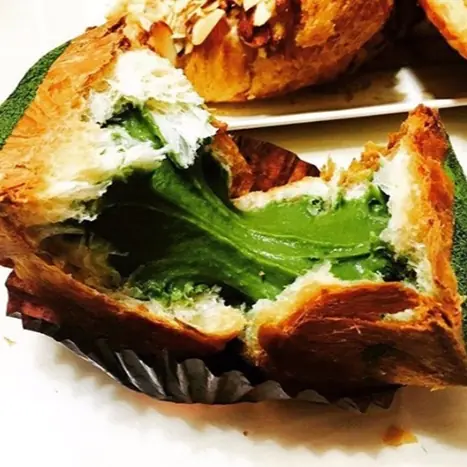 韓國人氣店家巴黎小巷子麵包店～超滿濃濃抹茶內餡吐司～光是用看的就直接崩潰！