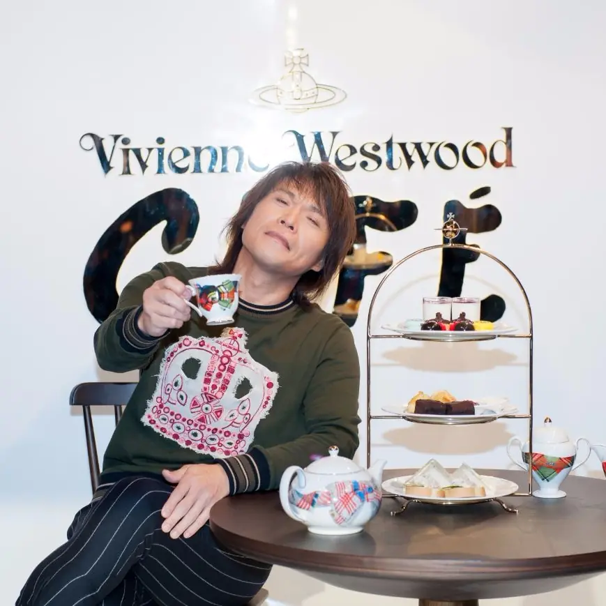 東西方搖滾「跨界」，直擊伍佰 ROCK 吃 Vivienne Westwood 馬卡龍！