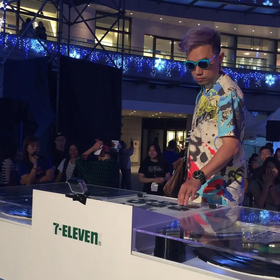DJ 4ni？一塊錢也能當 DJ，巷口打碟混出好愛心