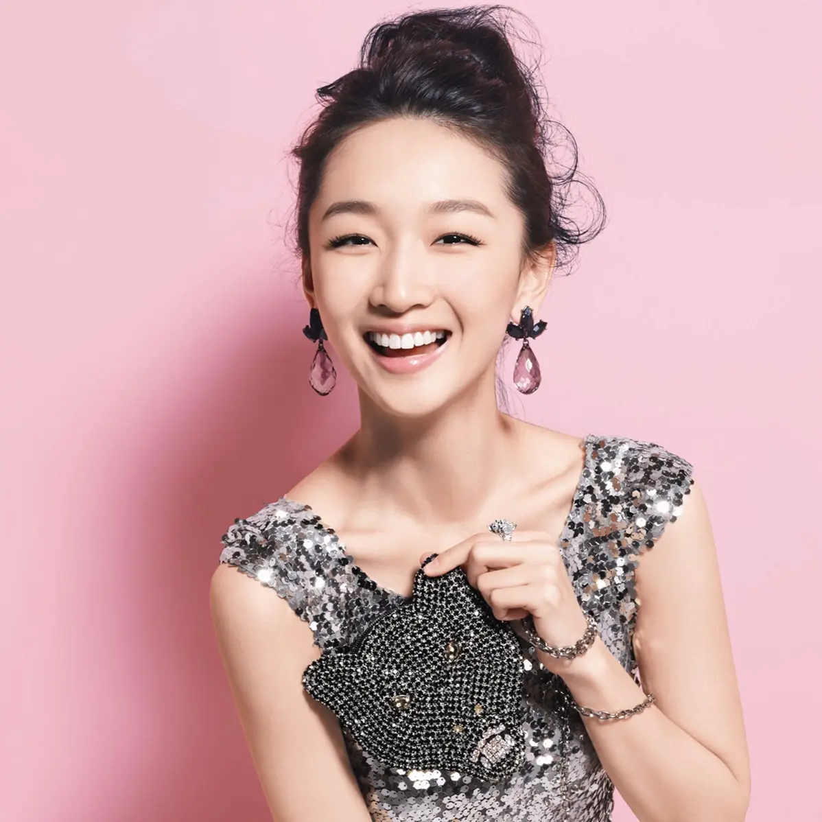 【電影爆紅星】余文樂的緋聞女友、讓天甯戀破局的小三？！新科金馬影后－周冬雨