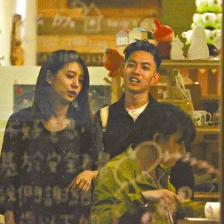 「請你，嫁給我！」林宥嘉臉書 po 千字文向女友求婚，數分鐘後報喜：「她說好。」