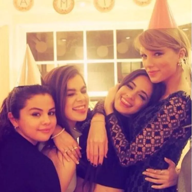 發生了什麼？病後初愈的 Selena 婉拒好閨蜜 Taylor 派對邀請