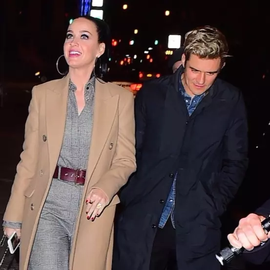 霸氣粉碎分手傳聞！Katy Perry 手上驚現巨型黃色鑽戒！