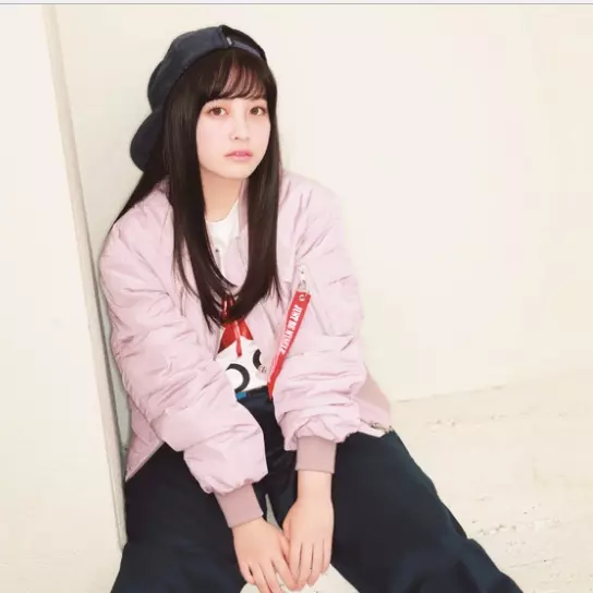 不只是可愛！「天使偶像」橋本環奈穿上 MA-1　首現酷帥的街頭女孩穿搭！