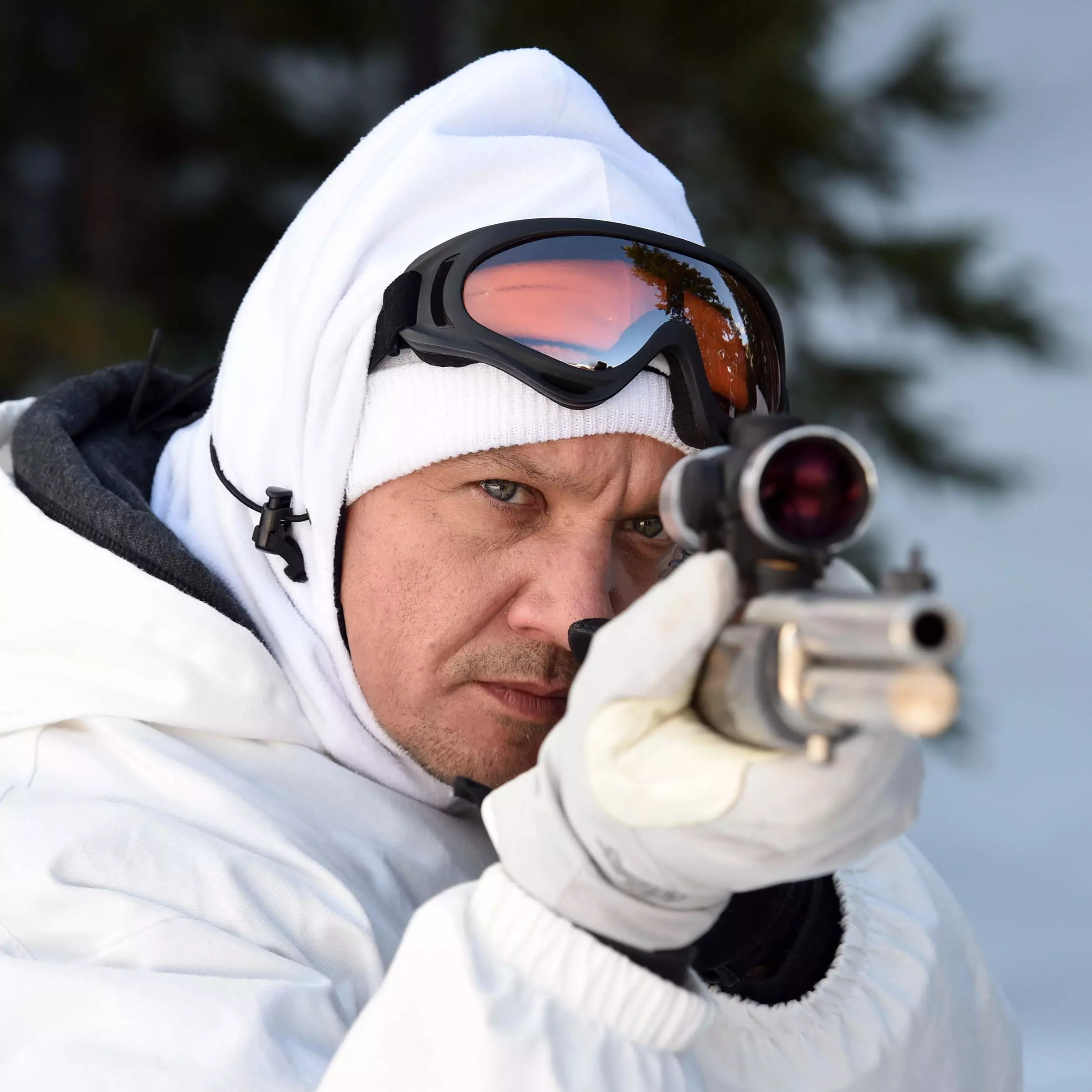 鷹眼和緋紅女巫聯手調查凶殺案！《 Wind River 》新劇照釋出