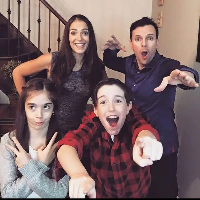 超反差饒舌！加拿大搞笑家庭「Eh bee」裡的蘿莉妹妹竟然這麼會唱...