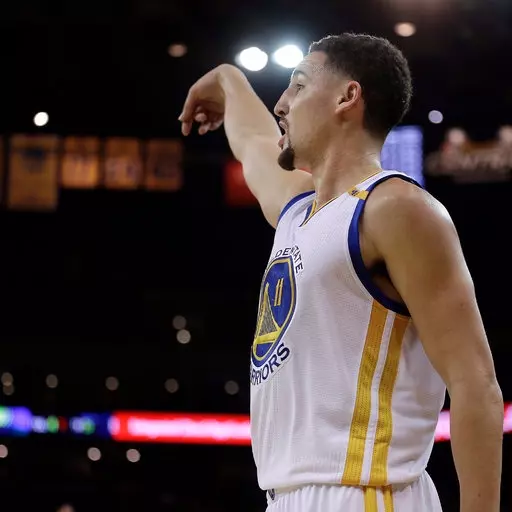 甲骨文球場下起三分雨了，Klay Thompson 隻手遮天豪取 60 分